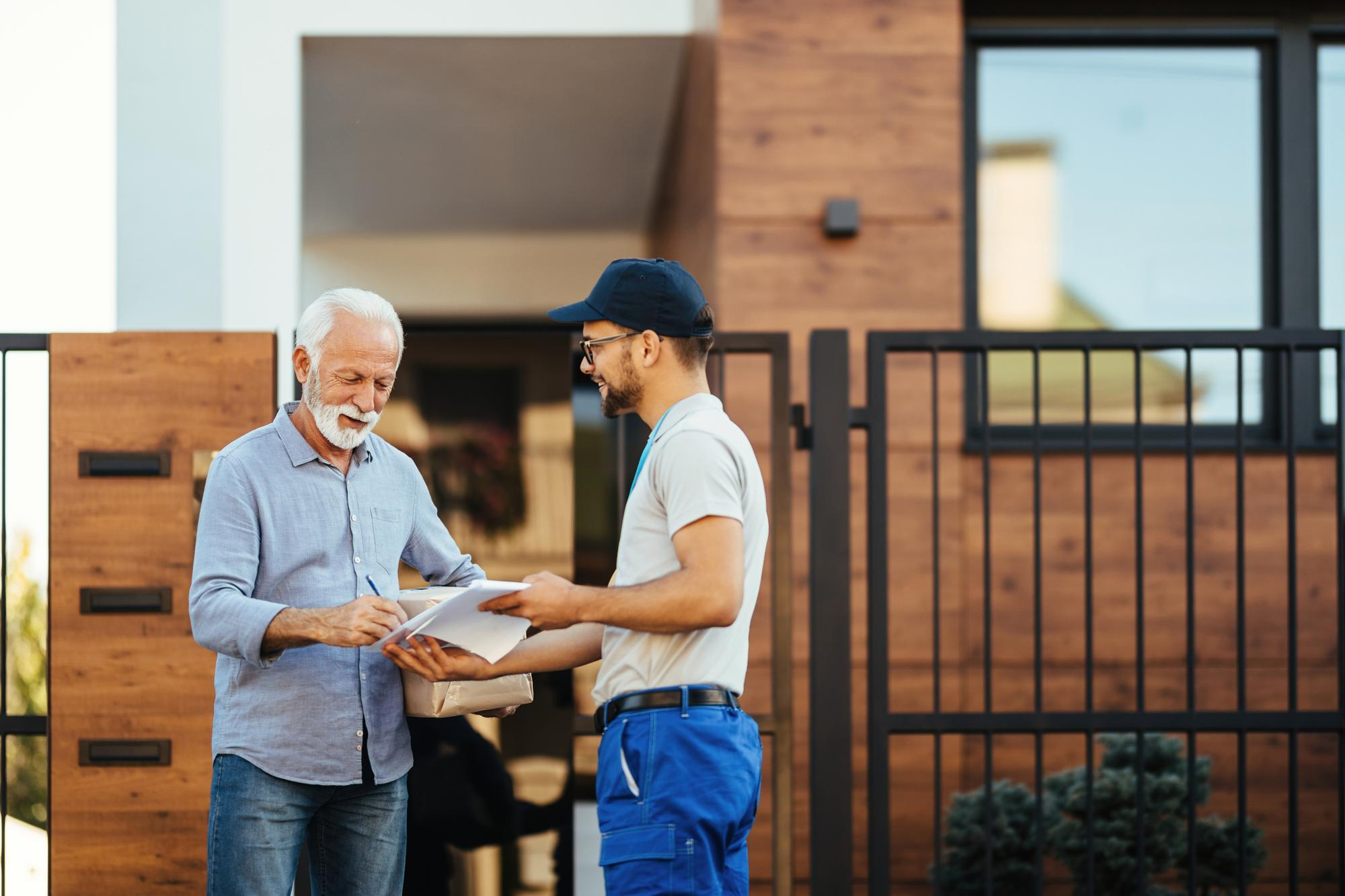 What Home Inspectors Quietly Notice About Roofs During Spring Listings