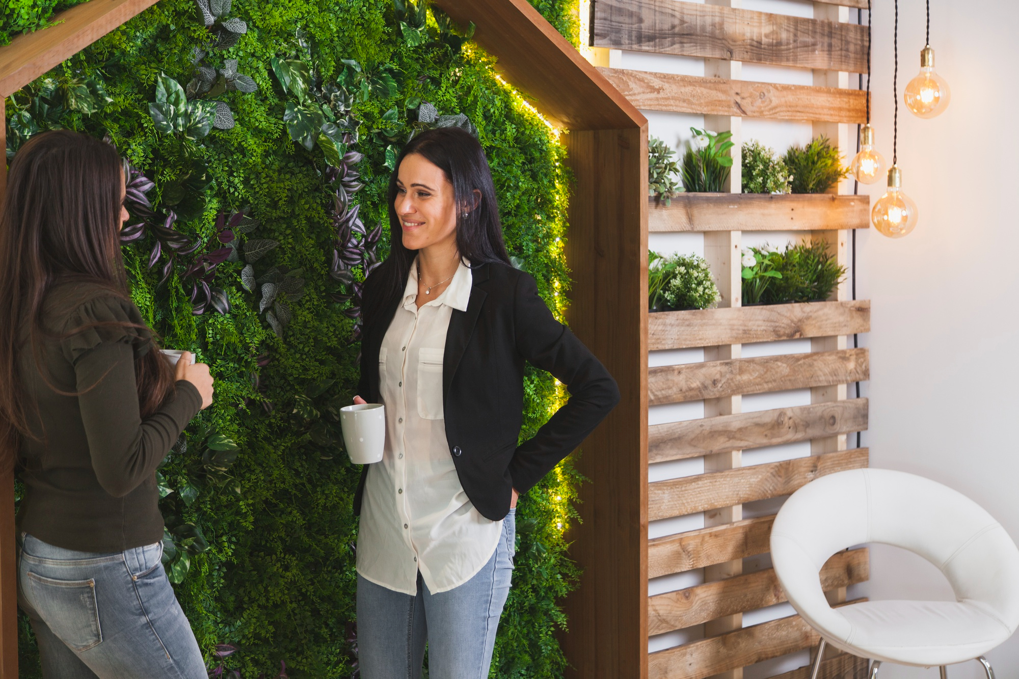Wall-Mounted vs. Freestanding Vertical Garden Kits: Which One Suits Your Indoor Space?