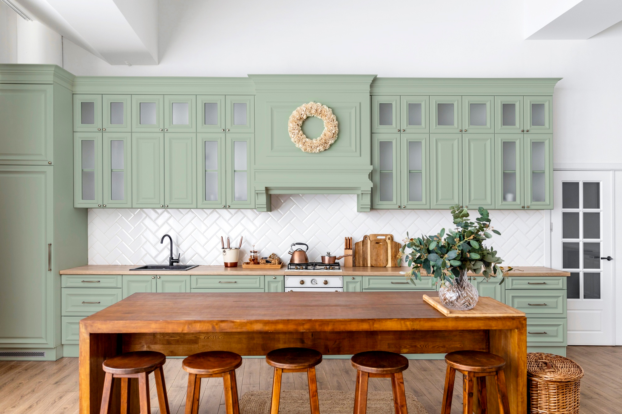Professional Guide: How to Paint Kitchen Cabinets the Right Way 