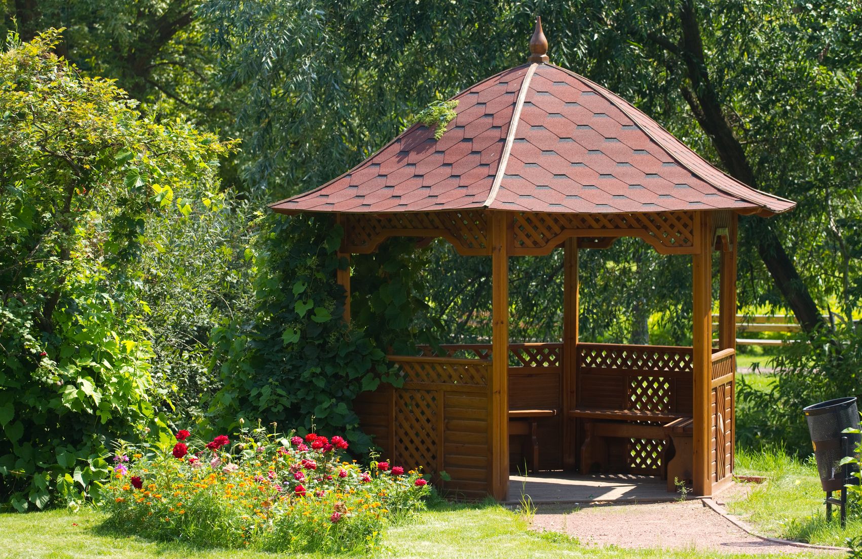Where to Buy Your Next Garden Building - In Store or Online?