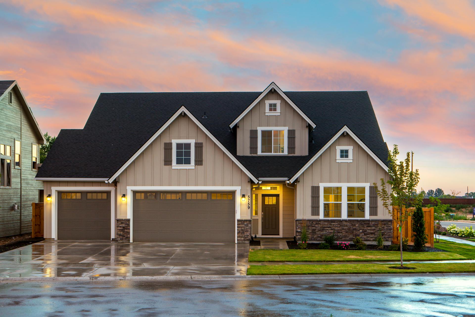 How a New Garage Door Can Make a Difference In Your Curb Appeal