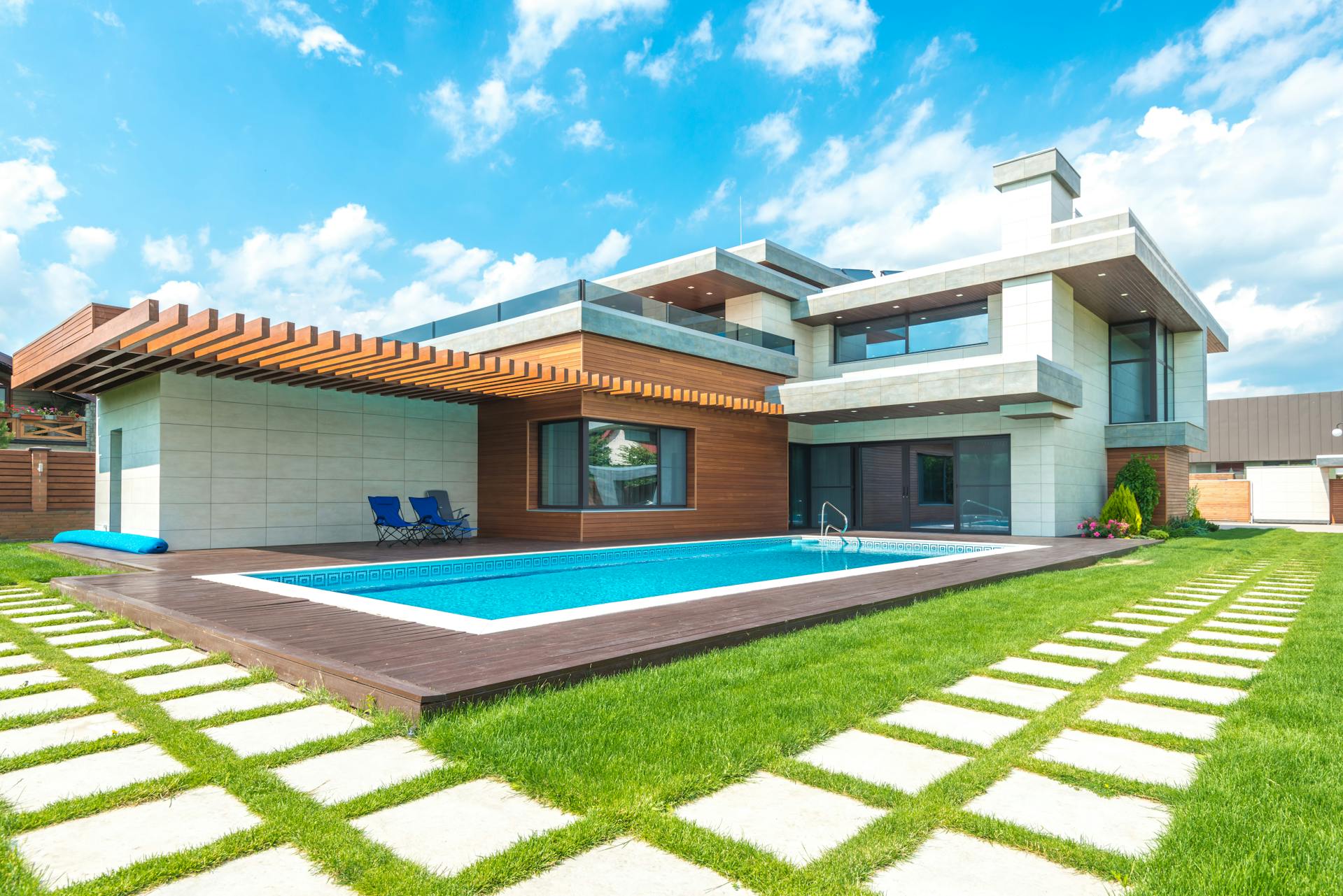 Pool Perks: Is A Home With A Swimming Pool Right For You?