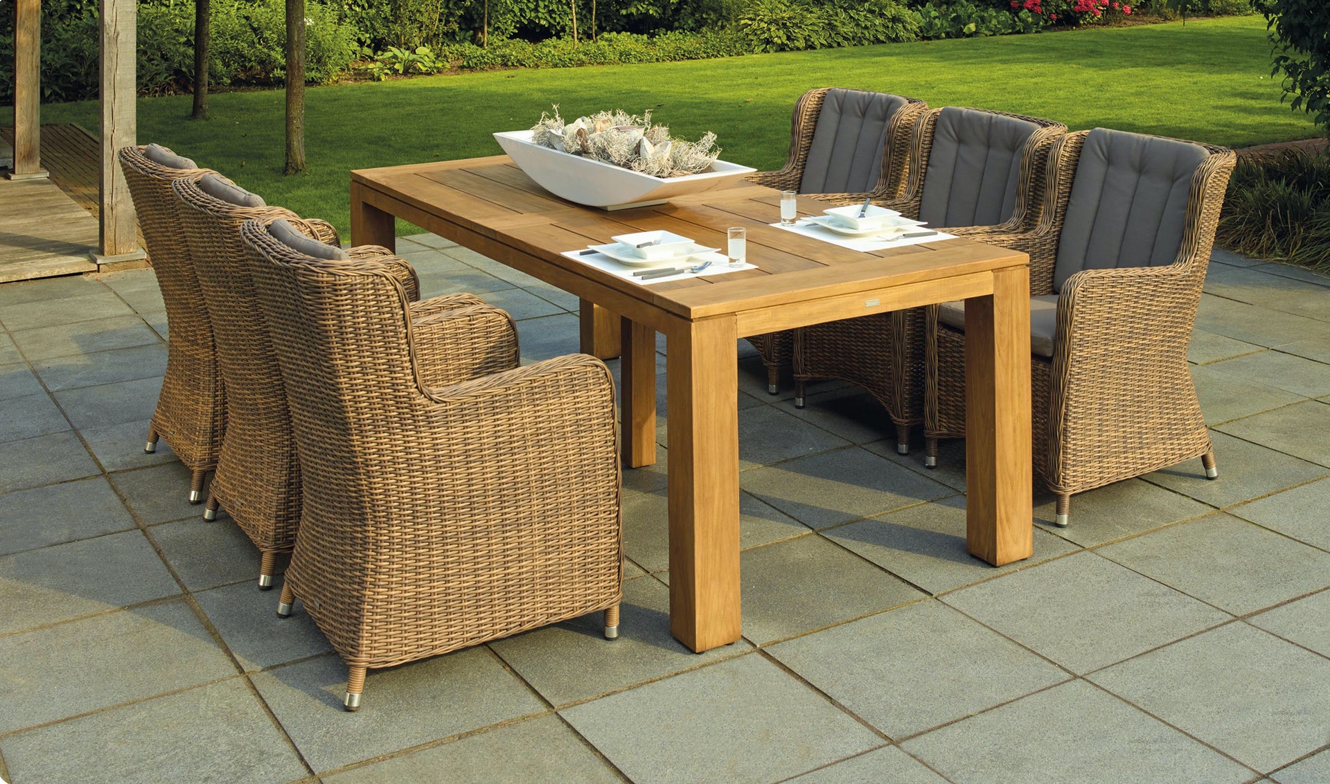 7 Tips For Arranging Patio Furniture
