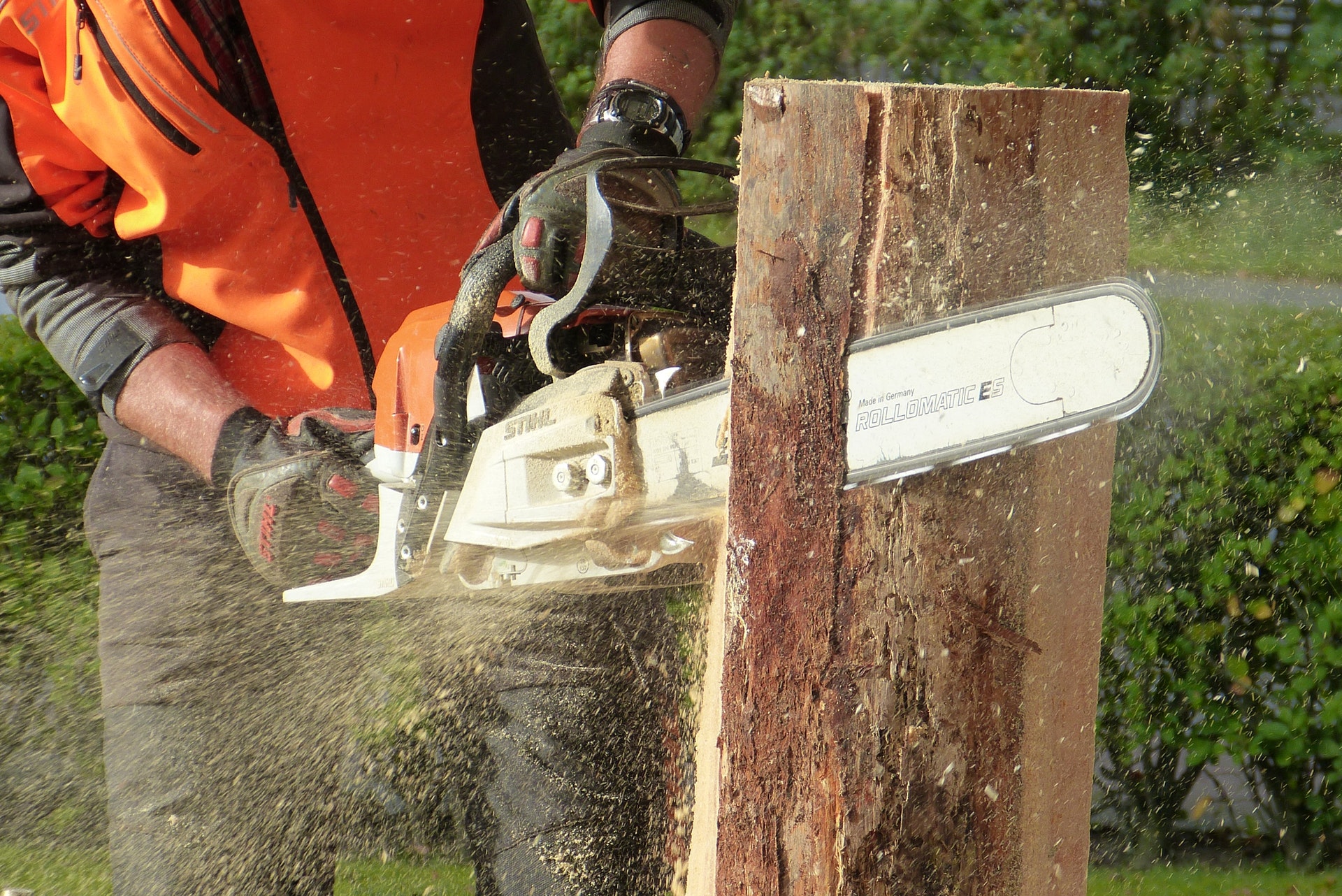 Why your chainsaw isn’t working properly [3 common reasons]
